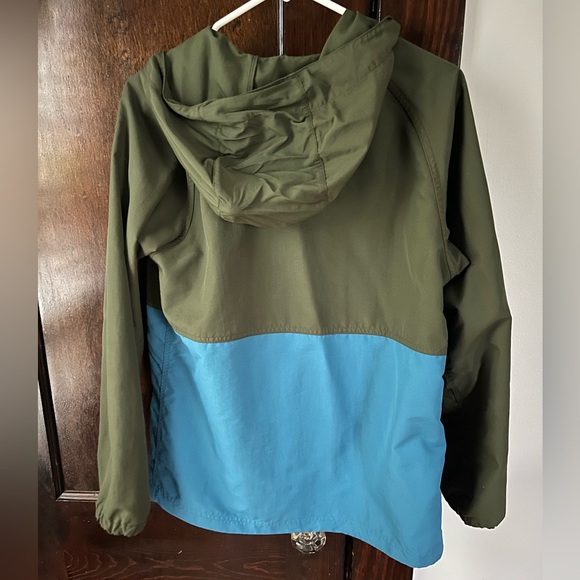 L.L. Bean Women's Mountain Classic Anorak - Picture 2 of 3